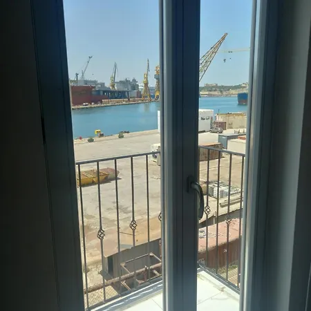 Maron 32 * Cospicua